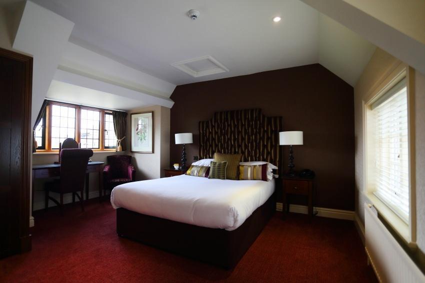 Inglewood Manor Hotel Ledsham  Bagian luar foto